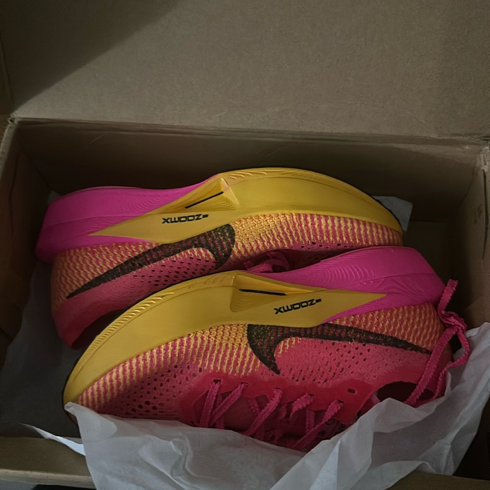 Brand new zoomx vaporfly size US men 7 fit size 8/8.5 US woman